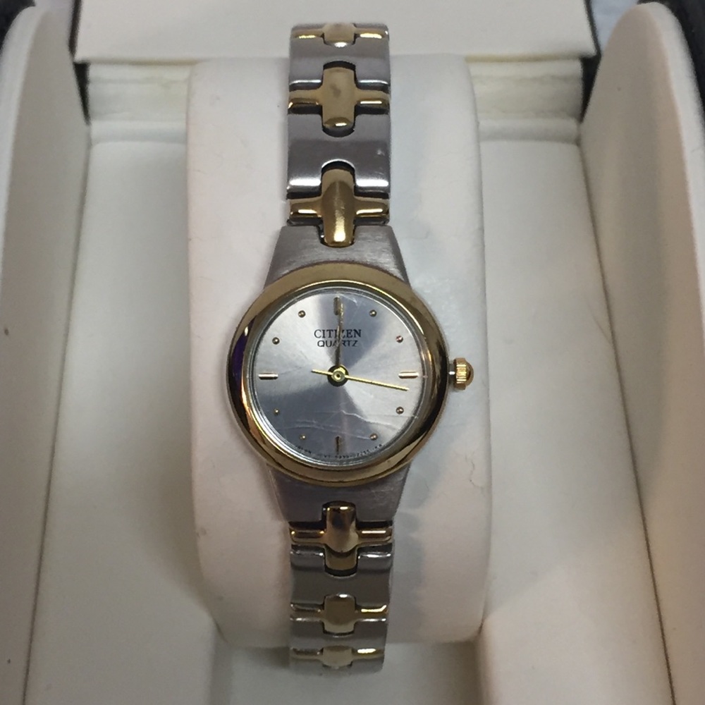 LAST PRICE ⬇️ GENUINE Citizen Silver/Gold Watch